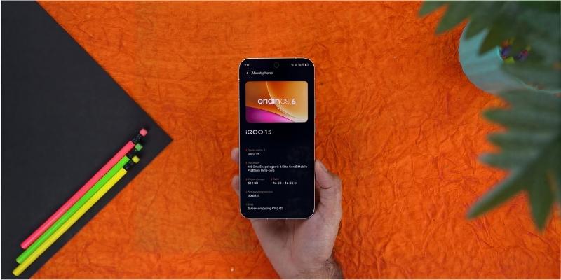 iQOO 15's display